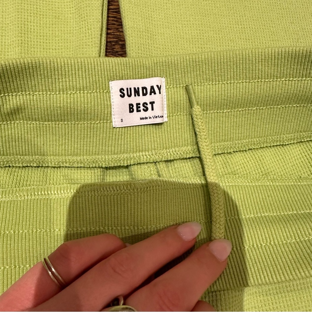 Brand new aritzia pants - Picture 2 of 3